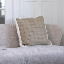 Checked Collection | Uldpude | Korthåret | 52x52 cm