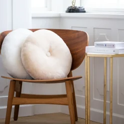 Lammeskindspude | Moccasin | Dobbeltsidet | Ø45 cm