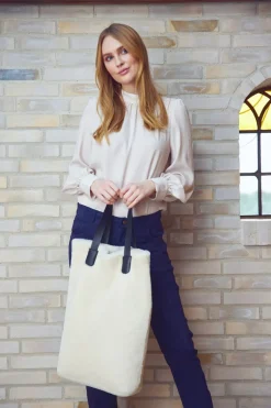 Leonora Shopper