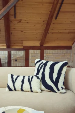 Zebra Lammeskindspude | Korthåret | New Zealand | Dobbeltsidet | 60x60 cm